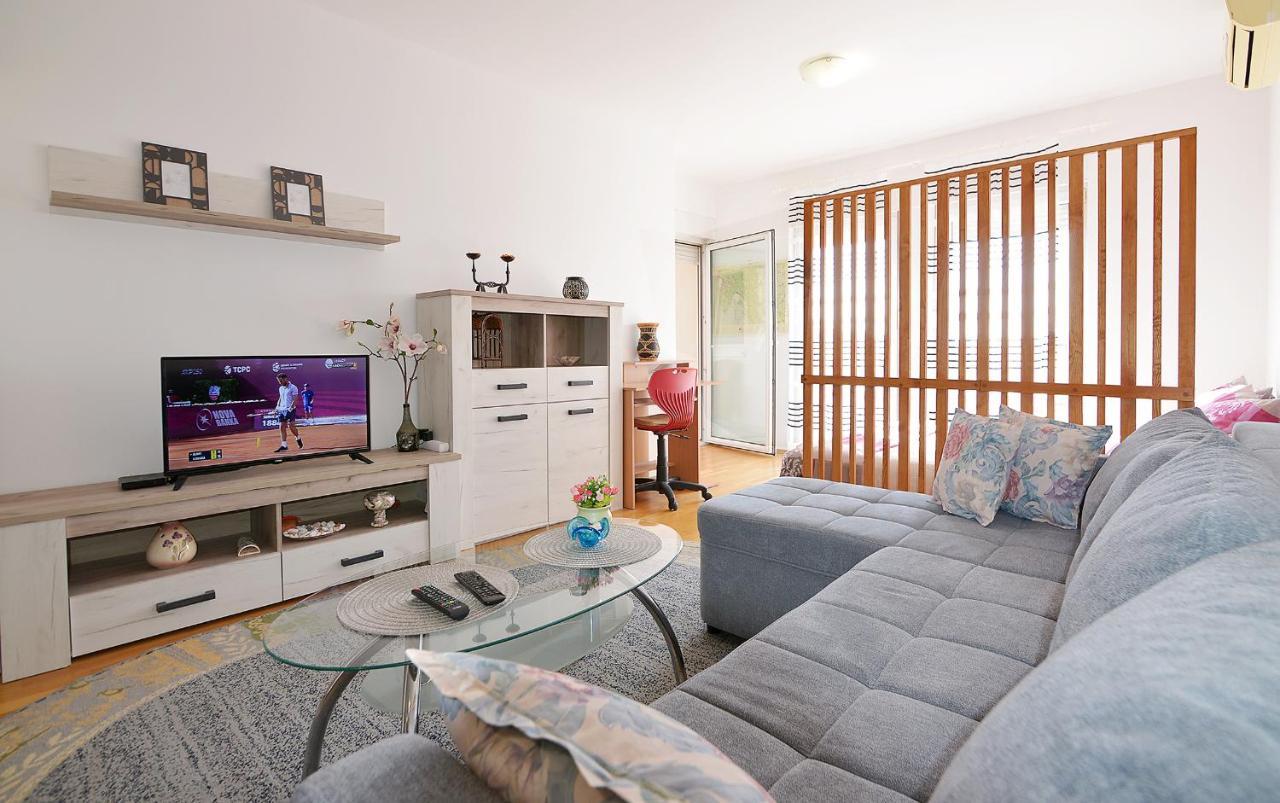 Lungo Mare Apartment With Terrace Pula Exterior photo